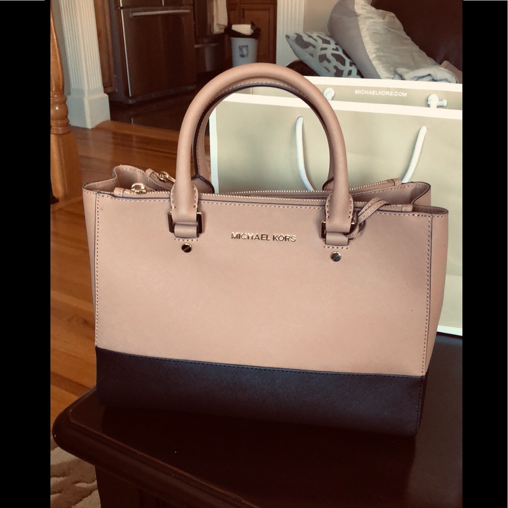 *New* Michael Kors Sutton Medium Satchel